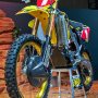 【東京オートサロン2017】イグニス モトクロッサースタイルのカラーは全日本モトクロス選手権の参戦車RM-Z450WSがイメージ てな訳でこちらも並んで展示されてました 