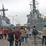 【FleetWeek 横須賀艦艇公開】午前中はホント何時雨が降ってきてもおかしくない天気だったのだがこのお客さんの数ｗｗｗ 最近の自衛隊イベントの集客力マジぱねぇわｗｗｗ
