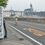 【よこすかYYのりものフェスタ2015】初めて足を踏み入れる海自横須賀基地 入り口からもいずもの巨大な艦影がよく見えます 朝のウチは天気も悪くてなぁ・・・