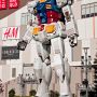 ガンダムさんｷﾀ━━ヽ(ﾟ∀ﾟ )ﾉ━━!! さすが実物大でけえええええええ!!!