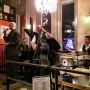 Ik ben geheel toevallig op een plek waar mijn vrienden van de Tiny Little Big Band staan te spelen! #meteensfeer 