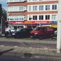 Ik blijf dit een bijzondere combinatie vinden: een kapper én autoverhuur! #amsterdam