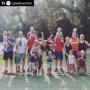 Klein buitje getrotseerd, daarna stonden deze kids met hun ouders klaar voor een uurtje Speelkwartier #stoer #sundaymorningworkout #sportensamenmetjekind #vondelpark #vondelgym #grouppic #bootcamp #momslife #dadslife @speelkwartier