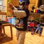 トーマスの服を着ているキョウリュージャー先生。