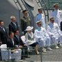 【横浜開港祭 護衛艦たかなみ一般公開】艦首速射砲の所でなにやら記念撮影が始まったｗ 