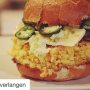 #Repost @vleesverlangen with @repostapp.
・・・
Een witte aspergeburger met jalapeño.. Of een koningspaddestoelburger met talegio en komkommer gemarineerd in Gin Tonic.. Klinkt goed? Bekijk het recept van @nareshtaurant van maar liefst drie luxe vega hamburgers op onze website! Link in bio #vleesverlangen #nomeat #hamburger #gintonic #meatfree