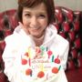 撮影の時にメンバーとスタッフさんにお祝いしてもらったよん♡
ショートケーキだぁ〜い♬
うへへっ ( ›◡ु‹ ) 