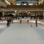 Nice. IJsbaan middenin de mall.