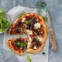 Weekend!! Deze pizza met pesto, champignons, olijven en mozzarella uit Grenzeloos Gezond staat vanavond op het menu. Wat eten jullie? #grenzeloosgezond #linkinbio