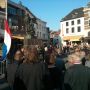 Kransleggen op de markt in Sittard #dodenherdenking