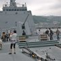 【FleetWeek 横須賀艦艇公開】他の艦が(主に安全性を考慮して)前部デッキは船首の方への立ち入りを規制していたのに対して大祚栄はかなり広いエリアを開放していたので広々としてます