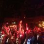 Wat een feest in Hardenberg vanavond! Effe ploatjes staan rammen in ‘de troubadour’. #handjes # gezelligheid