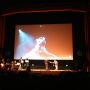 #brighterfuture begint met muziek en een dansje #premiere