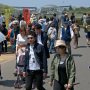 【ひたち海浜公園2017】ゲートからネモフィラの丘は何気に遠いｗｗｗ 歩くのがダルい人には公園を周遊するシーサイドトレインもありまーす 