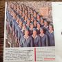 Vroeger, toen je nog geen Photoshop had, moest je voor zo’n foto 40 stewardessen op een rij zetten (AA, 1960).