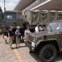 【横浜開港祭 護衛艦たかなみ一般公開】降りた所には陸自の車両が展示されています 