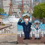 【日本丸 総帆展帆】こういう観光地のお約束的なモノは横浜の街中といえども廃れないんだなーｗｗｗｗｗ