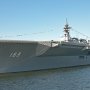 【FleetWeek 横浜艦艇公開】まずは一番近くに停泊しているいずもの脇を通過～ でもあんまり近くには寄ってくれなかった