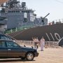 【横浜開港祭 護衛艦たかなみ一般公開】船はすぐ目の前に見えるのに待機時間がもどかしい... ぐぬぬ... 