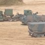 【習志野駐屯地 降下訓練始め】ホントに今回のイベント、地上車両は目の前を走ってっただけだなｗ まあ降下訓練が主なんだからこれでいいんだろうが