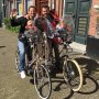 Onze zoons op weg naar de zandbak