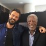 Dit was een bijzondere ontmoeting zeg. Ik bezocht Morgan Freeman in New York, we spraken over god, over ouder worden, de dood en zo nog wat dingen. Wijze woorden van een fijne man. En blij verrast dat hij het aandurfde om het echt persoonlijk te maken. Ons gesprek is vrijdag te zien in @rtllatenight En The Story of God, de serie die hij maakte voor National Geographic is vanaf 3april op Teevee.