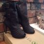 I love this vegas shoe line!! Thank you @neuaura @reneushoes for these beautiful and comfortable boots! 