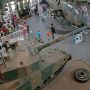 【自衛隊広報センター】AH-1Sコブラと90式戦車