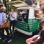 VW. Koffie uit de achterbak. 