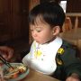 甥っ子とランチをした。チャマはクリームスパゲティーをむさぼっちょた。うまうま、うまうま、