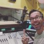Ik was dit weekend voor het eerst in 20 jaar weer terug bij m'n oude lokale omroep! Zou ik de boel daar nog kunnen bedienen? Check de beelden in VLOG018! Link in bio #vlog #dj #radio #lokaleomroep #knopjes