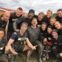 We zwommen door een meer, kropen door de modder, klommen over hoge houten obstakels. De deelnemers van @teamnolimitsnl lieten zien dat al die dingen óók kunnen als je alleen je armen kunt gebruiken, MS hebt, een hand of een been mist... het was een mooie dag. Dank voor de uitnodiging @rickgeurtsen , ook namens de rest van team @vondelgym We hebben weer veel van jullie geleerd!