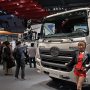 【東京モーターショー2015】デカいバスやらトラックが所狭しと停車している日野ブース