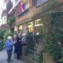 Schoonmoeder Mam vandaag 100 jaar, de hele straat vlagt