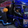 【東京モーターショー2015】三菱ふそうブース 漆黒のトラックが強そう(小並感)