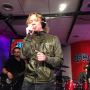 We gaan voor dit moment! Nou, nog heeeeel ff wachten en dan mogen jullie LIVE @vandikhoutlive #3FM 