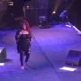 Chaka Khan niet meer zingen en verlaat het podium! De band speelt gewoon door! #oei #NSJ15 