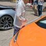 【LEVOLANT CARS MEET 2015】本日の老害情報 チェーンを乗り越えてガラケー片手にウラカンちゃんに密着しているジジイ 万死に値する！ m9(ﾟдﾟ)っ