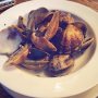 Sunday nights are for vongole with Spanish peppers 🌶