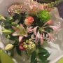 Kijk nou! Mooie bloemen van @ButcherJF om ons vanavond succes te wensen. Dankjewel!