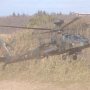 【習志野駐屯地 降下訓練始め】低空で砂埃を巻き上げながらホバリング こういうのはホントよく似合うな