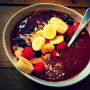 Heb je onze smoothie bowls al geprobeerd? Deze met acai en huisgemaakte granola rockt behoorlijk. Je kunt er zelfs proteine aan toevoegen! #granola #breakfast #food #healthy #acai #vondelgym