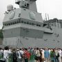 【よこすかYYのりものフェスタ2015】艦橋周辺は昇降プラットホームへのアクセスルートとなっていて終日混雑が絶えませんでした
