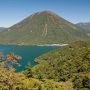 「山登りなんてしたくねーよ」って方には半月山第1駐車場がオススメ 駐車場からお手軽に男体山とその周辺の紅葉を楽しむ事が出来ちゃいます ピーク時は手前の木々が真っ赤に色付きますよ～